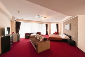 Отель Mark Plaza Hotel. Стандарт трехместный  2