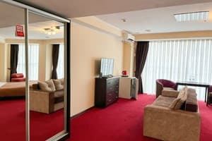 Отель Mark Plaza Hotel. Стандарт трехместный  4